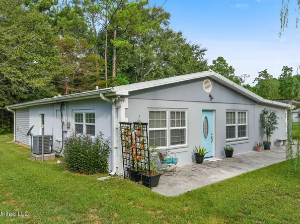 8127 Harrison St, Bay Saint Louis, MS 39520