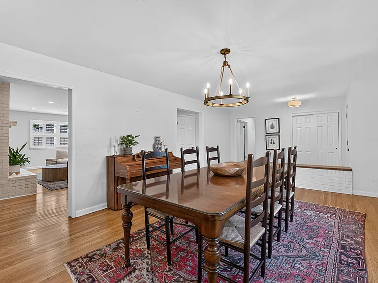 2030 E Greenwood St — Photo 9