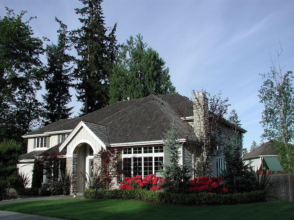 1st image of 915 200th Ave SE