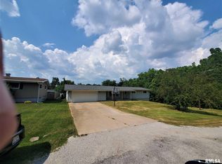 317 7th Ave E, Andalusia, IL 61232