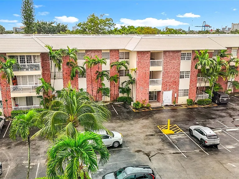 2424 SE 17th Cswy #312B — Photo 45