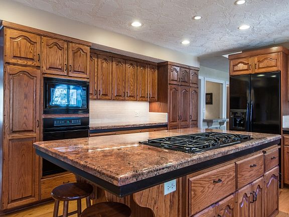 5th image of 4 E Pepperwood Dr