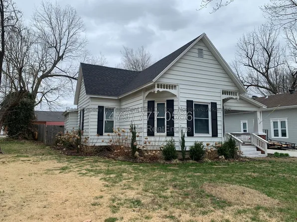 617 N 3rd St, Rogers, AR 72756