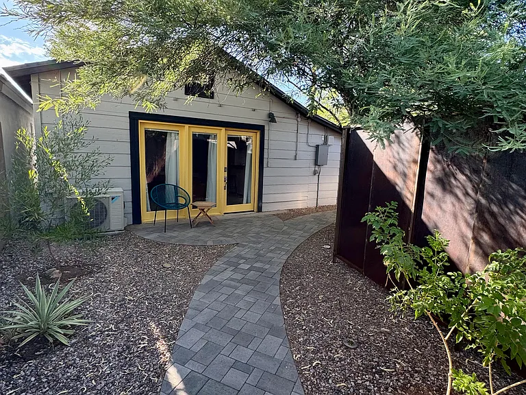 1724 N Whittier Dr — Photo 1