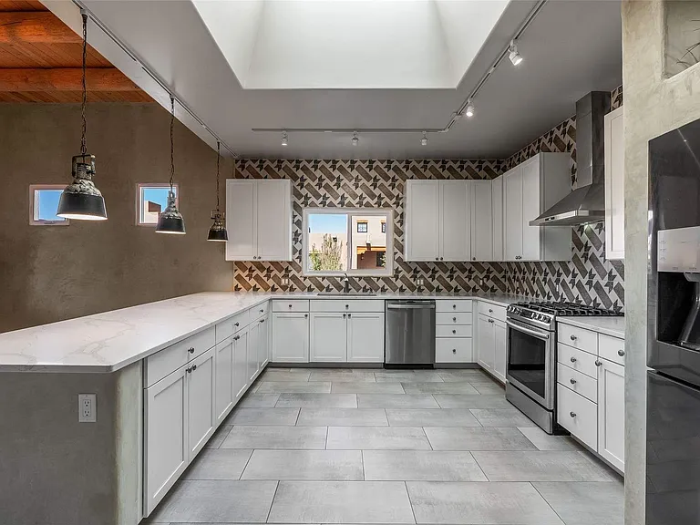 32 Calle Lemita — Photo 1