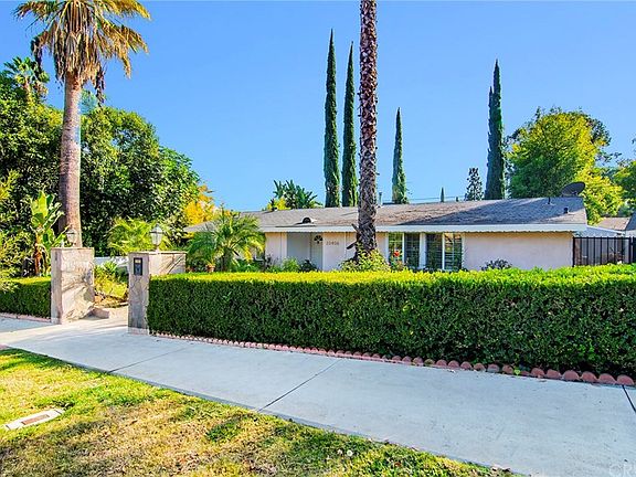2nd image of 20406 Oxnard St