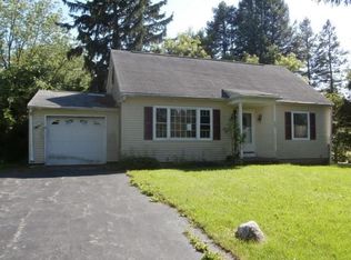 15 Cobblestone Dr, Rochester, NY 14623