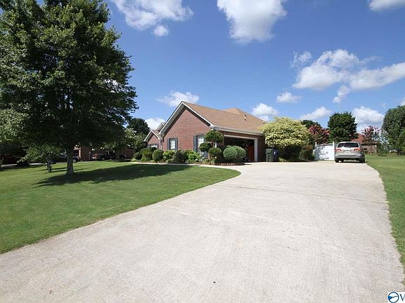 4th image of 139 Singletree Dr