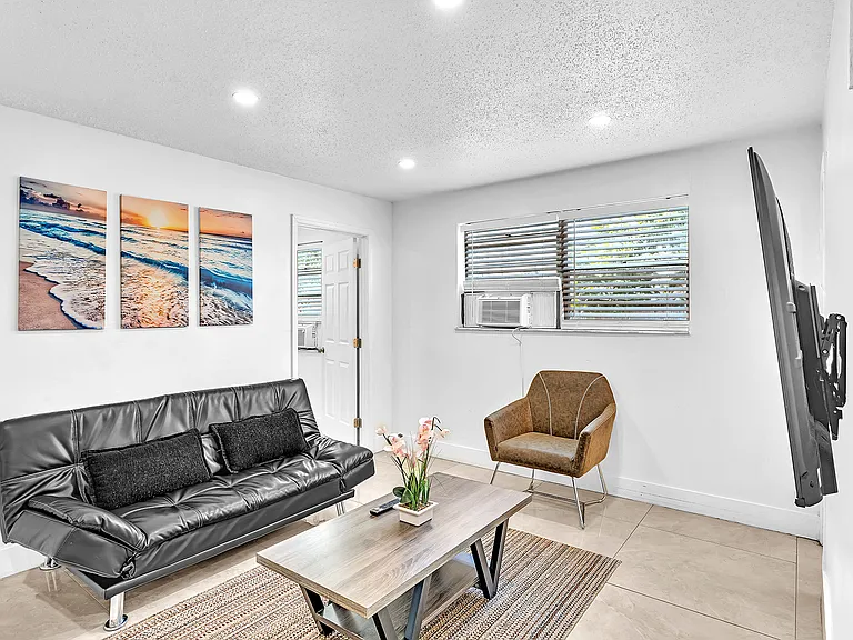 2121 McKinley St #1 — Photo 1