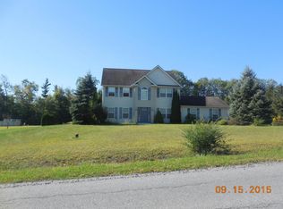 2216 Hill Rd, Effort, PA 18330