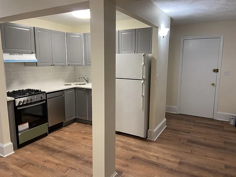 40 College Ave — Photo 6