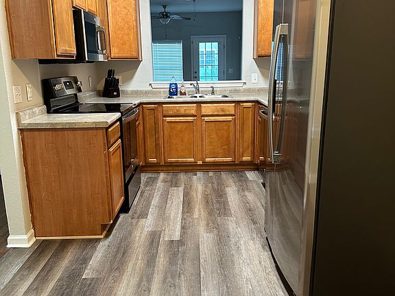 3rd image of 309 Governor Gwinnett Way
