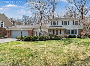 28861 Forest Ridge Dr, Farmington Hills, MI