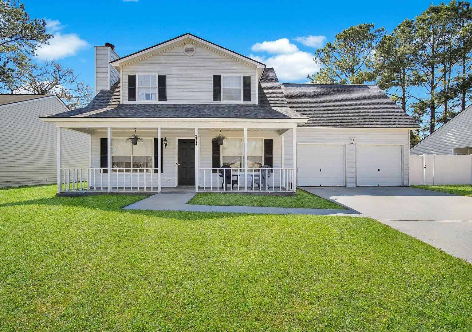 Charming Cape Cod-Style Home with 4 Bedrooms in Savannah, GA — Photo 1