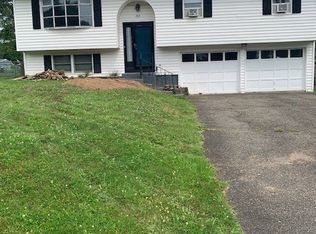 313 Horseshoe Ln, Vestal, NY 13850