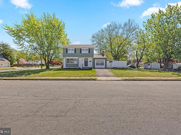 4th image of 323 Edgewood Ave