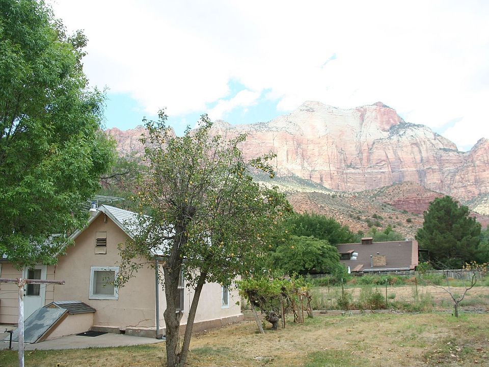 Cute little house on a GORGEOUS LOT in the heart of Springdale
