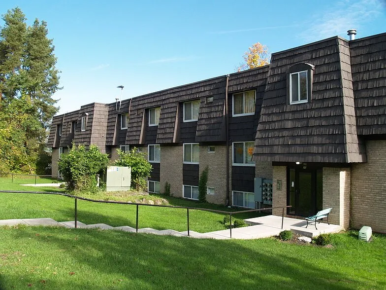 2 bed, 805 sqft, $800 — Photo 1