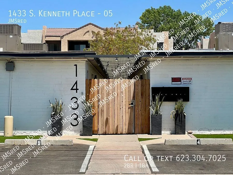 First Month's Rent Free! Beautifully Renovated 2 Br / 1 Ba Apartment In Tempe!* — Photo 4