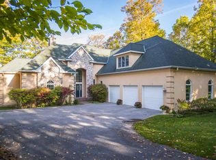 601 Harbor View Ln, Petoskey, MI 49770