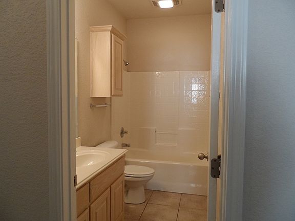 5th image of 1510 Glenhaven Dr APT B