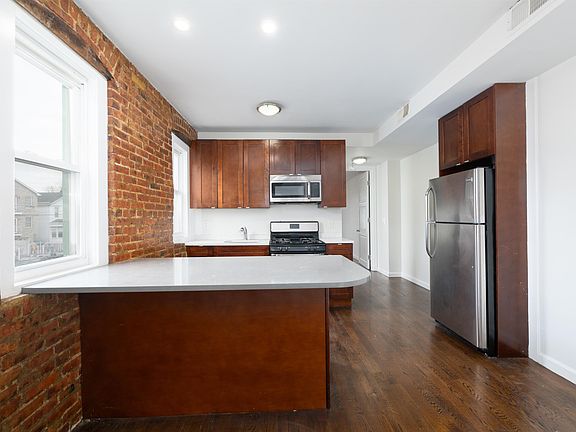 3rd image of 386 Bergen Ave APT 1L