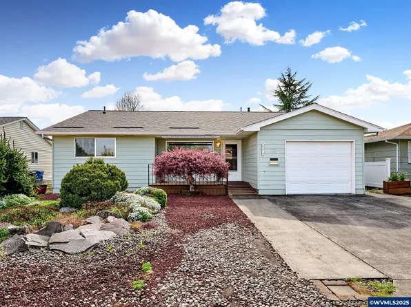 636 Oregon Way, Woodburn, OR 97071