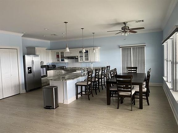 4th image of 327 Martin Ln