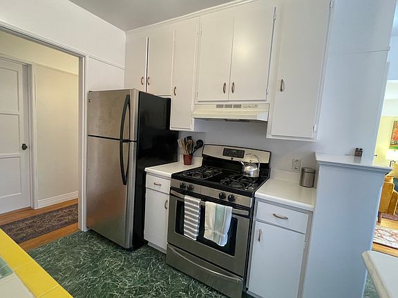 3rd image of 1605A California Ave