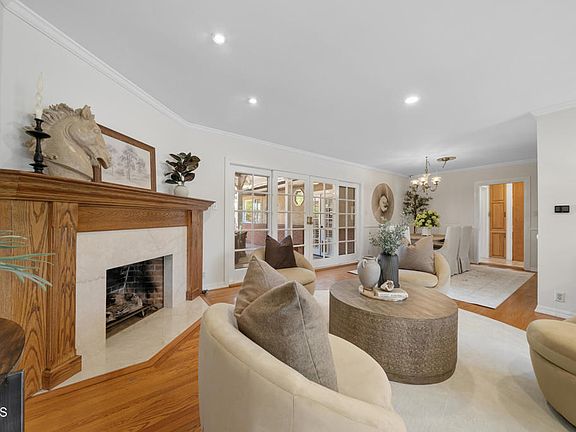 3rd image of 930 Park Ave