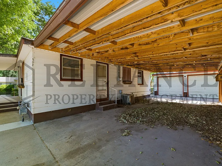 107 S Queen Ave — Photo 6