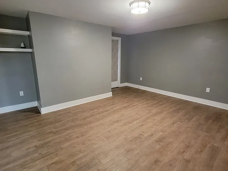 123 W Charlton St #1 — Photo 4