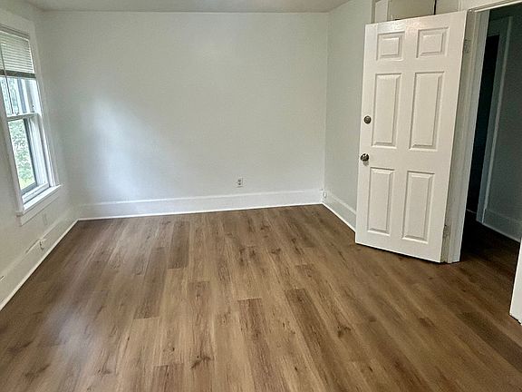 5th image of 957 Vassar Dr Unit 2