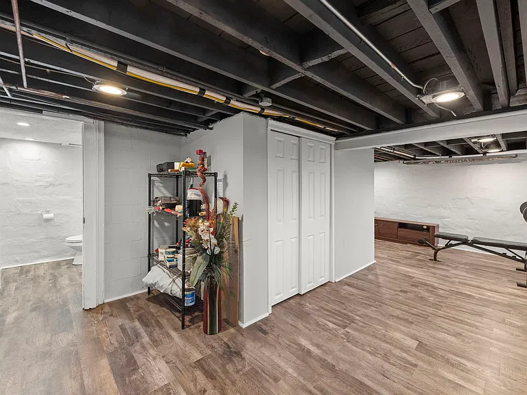 20 W Brown St — Photo 23