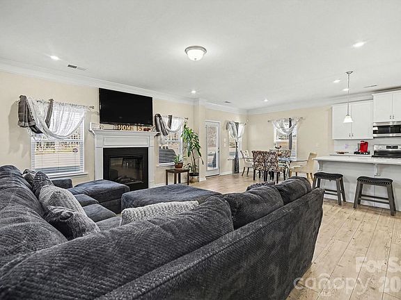 3rd image of 14503 Holbrooks Rd