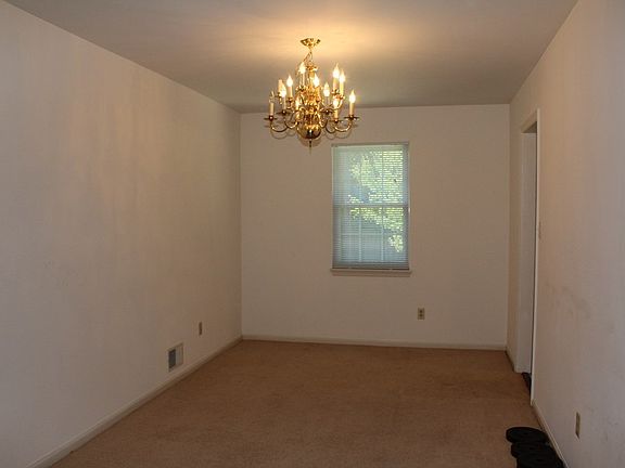 4th image of 297 Twin Pines Dr