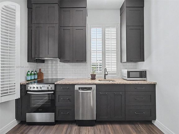 5th image of 111 Edgewater Dr APT 3B