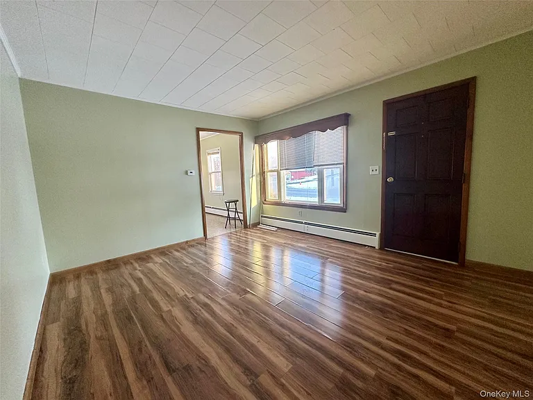 111 Round Hill Rd — Photo 4