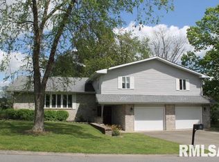 106 Cannon Dr, Carterville, IL 62918