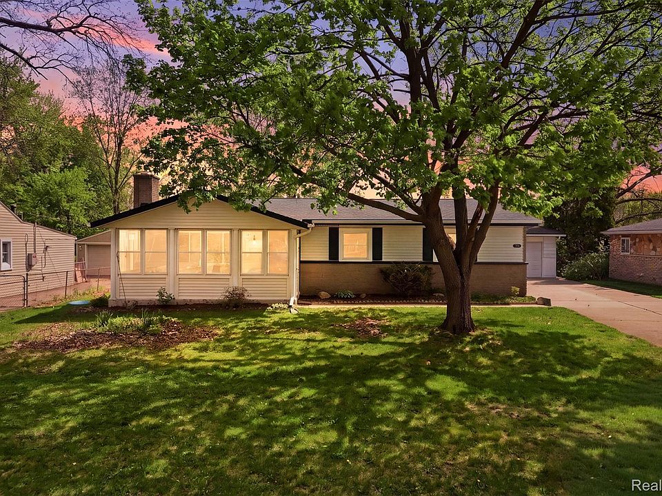 1st image of 15760 Green Lane Ave