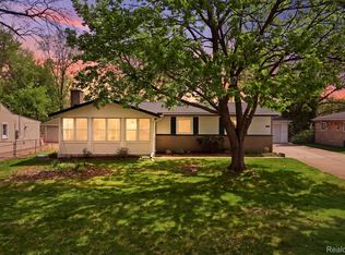 15760 Green Lane Ave, Livonia, MI 48154
