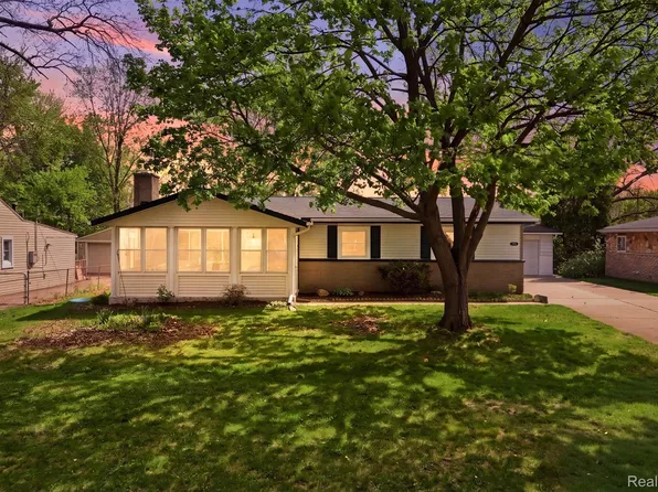 15760 Green Lane Ave, Livonia, MI 48154