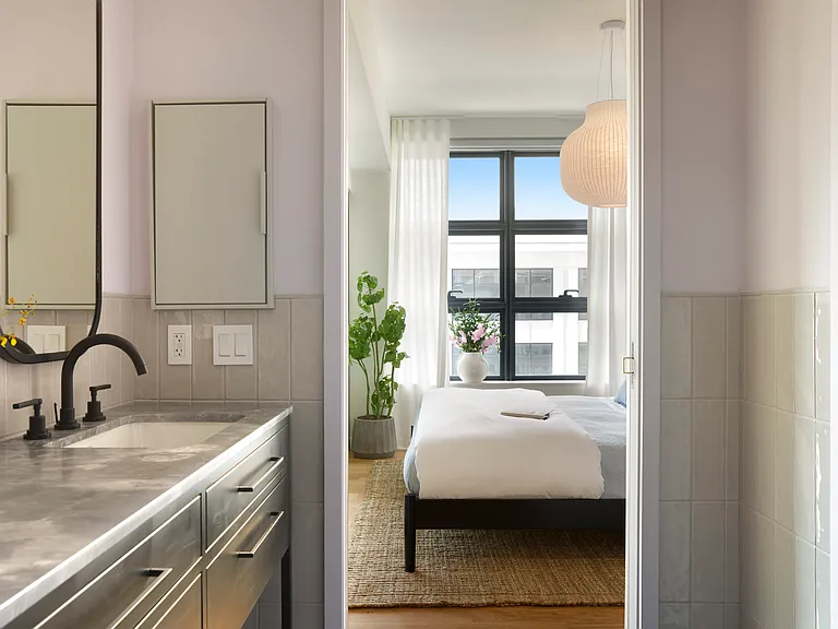 547 W 47th St #418 — Photo 7