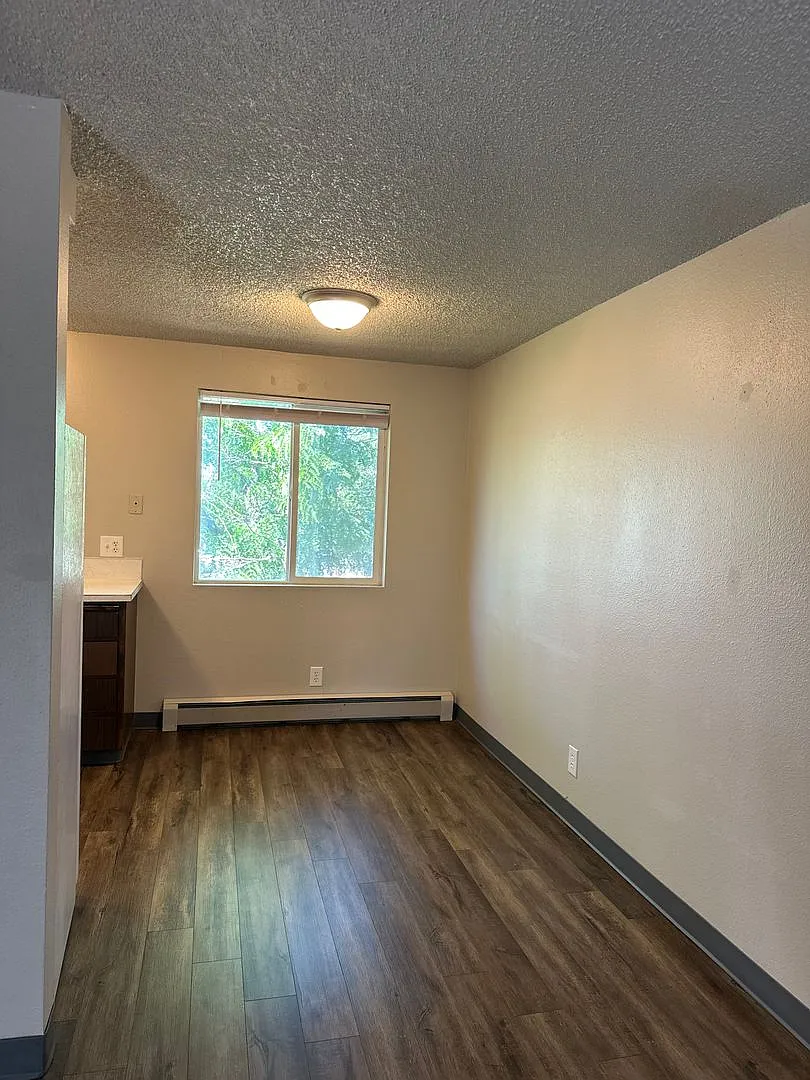 Deer St., 131 NW - 00131-DEER-00 — Photo 3