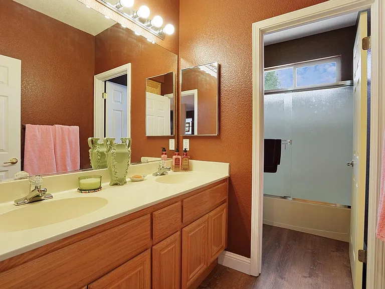 549 Glenbriar Cir — Photo 23