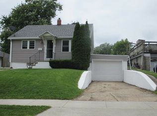 411 E 3rd St, Pella, IA 50219