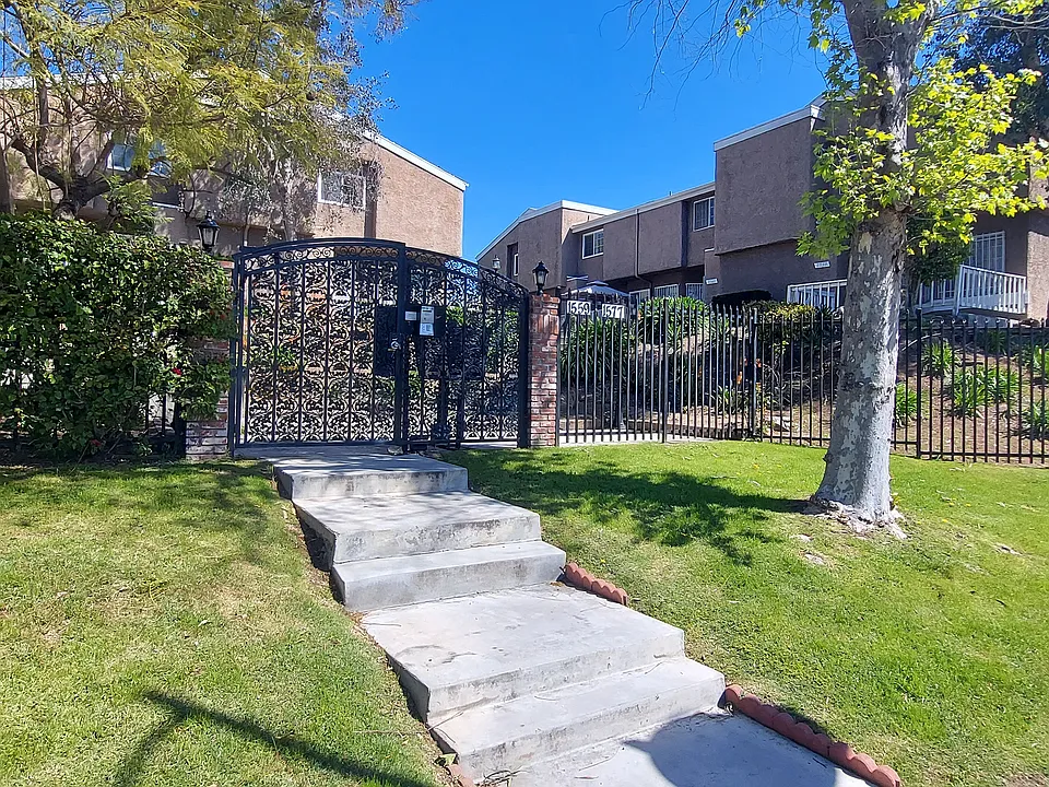 1559 W Jefferson Blvd