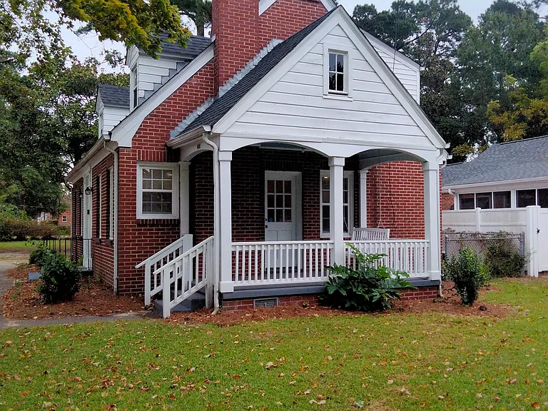 600 N Jackson St — Photo 3