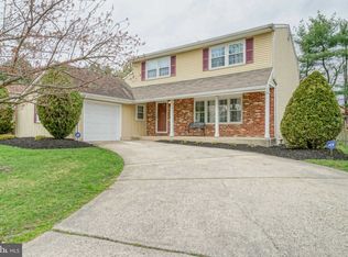 512 Perry Dr, Mount Laurel, NJ 08054