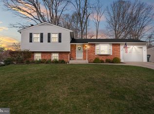 6520 Greenview Ln, Springfield, VA 22152